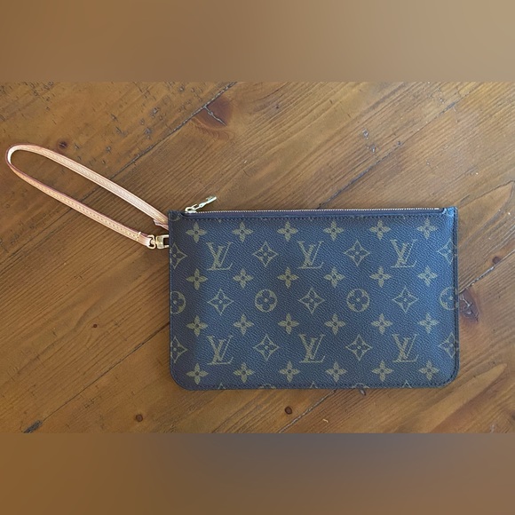 LOUIS VUITTON Monogram Neverfull Pochette - Picture 1 of 4
